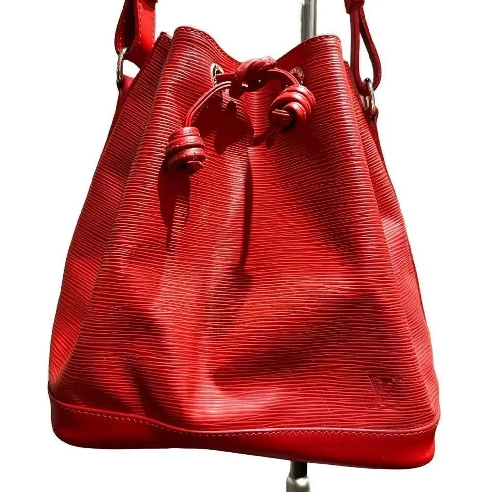 Vintage Louis Vuitton Crossbody or Shoulder Bucket Bag Petit Noe Red Epi Leather - Picture 4 of 8
